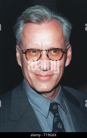 LOS ANGELES, CA - 24 septembre 1998 : l'acteur James Woods à l'US premiere de 'Ronin'. Banque D'Images