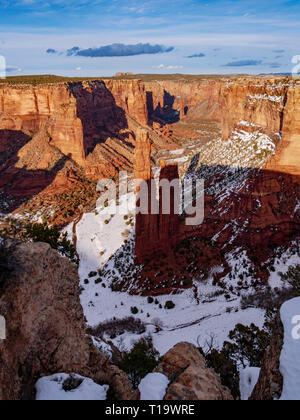 Vue de Spider Rock Rock Spider surplombent, National Monumnet Canyon de Chelly, Arizona. Le seul monument national administré des autochtones américains. Banque D'Images