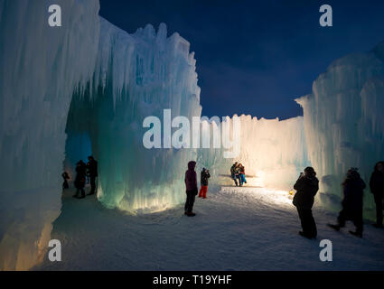 Formations cicle faites à l'Edmonton (Alberta) Château de glace en 2019 Banque D'Images