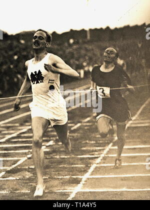 Sports, athlétisme, course à pied, 1500 mètres, Otto Peltzer (SC Preussen Stettin) gagne avec le record du monde de 3, 51 minutes, le sport international Réunion du SC Charlottenburg, Berlin, 11.9.1926, Additional-Rights Clearance-Info-Not-Available- Banque D'Images