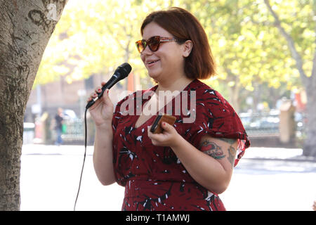 Sydney, Australie. Le 24 mars 2019. Des militants pro-avortement de protester contre la "journée annuelle de l'enfant à naître et de masse des procession organisée par la cathédrale St Mary. Crédit : Richard Milnes/Alamy Live News Banque D'Images