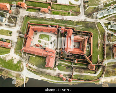 Malbork. 24Th Mar, 2019. Photo aérienne prise le 24 mars 2019 montre une vue du château de Malbork à Malbork, Pologne du nord. Le château de Malbork est un 13e siècle château forteresse teutonique et situé près de la ville de Malbork, site du patrimoine mondial de l'UNESCO. Crédit : Chen Xu/Xinhua/Alamy Live News Banque D'Images