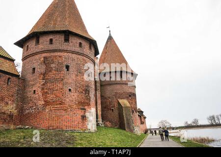 Malbork. 24Th Mar, 2019. Photo prise le 24 mars 2019 montre une vue du château de Malbork à Malbork, Pologne du nord. Le château de Malbork est un 13e siècle château forteresse teutonique et situé près de la ville de Malbork, site du patrimoine mondial de l'UNESCO. Crédit : Chen Xu/Xinhua/Alamy Live News Banque D'Images