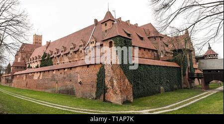 Malbork. 24Th Mar, 2019. Photo prise le 24 mars 2019 montre une vue du château de Malbork à Malbork, Pologne du nord. Le château de Malbork est un 13e siècle château forteresse teutonique et situé près de la ville de Malbork, site du patrimoine mondial de l'UNESCO. Crédit : Chen Xu/Xinhua/Alamy Live News Banque D'Images