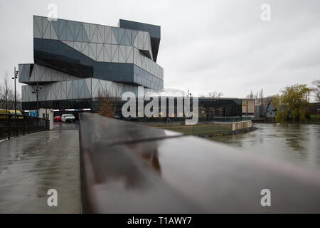 ATTENTION : POUR PUBLICATION SOUS EMBARGO JUSQU'AU 25 MARS 16:00 GMT ! - 14 mars 2019, Bade-Wurtemberg, Heilbronn : Vue extérieure du nouveau musée des sciences Experimenta. Le musée réouvrira avec le nouveau bâtiment et les nouveaux espaces d'exposition, le 31 mars. (Zu dpa : 'Réouverture experimenta' de Heilbronn 25.03.2019) Photo : Sebastian Gollnow/dpa Banque D'Images