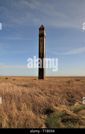 Rampside, Cumbria UK. 25 mars 2019. Météo britannique. Soleil du printemps et ciel bleu de Rampside conduisant la lumière sur la côte du comté de Cumbrie. Greenburn Crédit / Alamy Live News. Banque D'Images