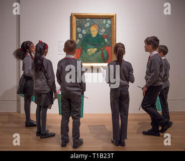 La Tate Britain, Londres, Royaume-Uni. 25 mars, 2019. L'EY : exposition Van Gogh et la Grande-Bretagne, la première exposition de prendre un nouveau regard sur l'artiste à travers sa relation avec la Grande-Bretagne à explorer comment Van Gogh a été inspiré par l'art britannique, littérature et culture tout au long de sa carrière et comment il a à son tour inspiré les artistes britanniques, de Sickert à Francis Bacon et rassemble le plus grand groupe de Van Gogh peintures illustré au R-U pendant presque une décennie. Image : Augustine Roulin (oscillant une berceau), Arles, 1889. Van Gogh. Le Stedelijk Museum, Amsterdam. Credit : Malcolm Park/Alamy Live News. Banque D'Images