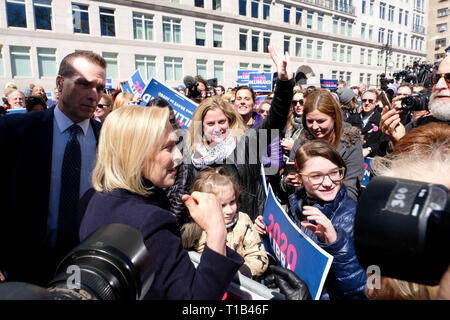 New York, New York, USA. 24Th Mar, 2019. Le sénateur candidat présidentiel Kristen Gillibrand de New York, accueille les partisans à Manhattan. Credit : Preston Ehrler/ZUMA/Alamy Fil Live News Banque D'Images