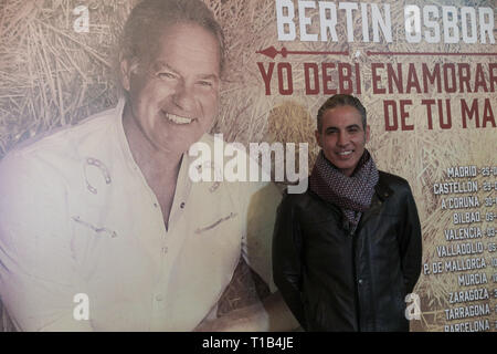 Madrid, Espagne. Mar 25, 2019. Pitingo vu à la photocall avant le concert. Bertín Osborne au Teatro Calderón de Madrid où il présente 'Yo debí de enamoarme tu madre', son nouvel album. Credit : Jesús Encarna/Alamy Live News Banque D'Images