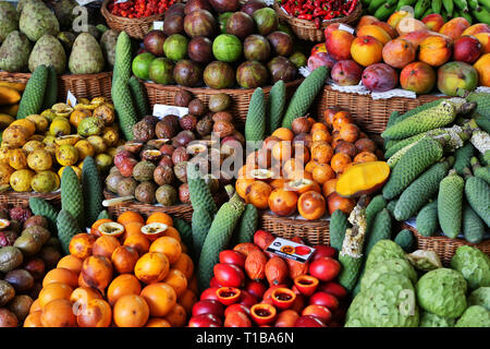 Fruits frais en Mercado DOS Lavradores Funchal, Madère Banque D'Images