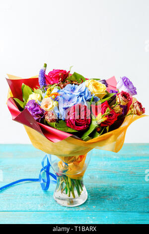 Photo de bouquet de roses multicolores. Banque D'Images