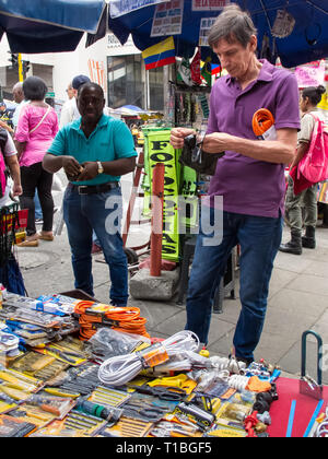 CALI, COLOMBIE - Février, 2019 : magasin de matériel de rue au centre-ville de Cali Banque D'Images