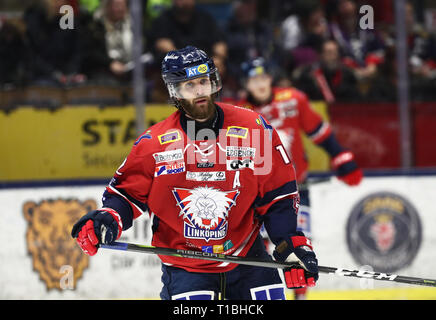 LINKÖPING 20180203 Linköpings n°12 Sebastian Karlsson sous matchen i SHL mellan Linköpings HC-HV71 Saab j'arena. Foto Jeppe Gustafsson Banque D'Images