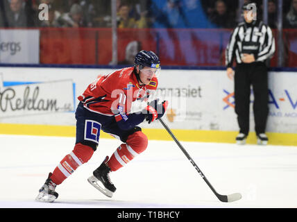 LINKÖPING 20180203 Linköpings nr 11 Henrik Törnqvist sous matchen i SHL mellan Linköpings HC-HV71 je Saab arena. Foto Jeppe Gustafsson Banque D'Images