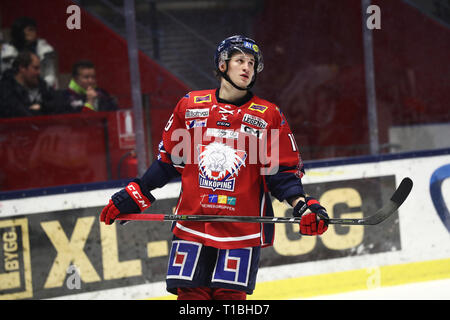 Linköpings LINKÖPING 20180203 nr 18 Jakob Lilja sous matchen i SHL mellan Linköpings HC-HV71 Saab j'arena. Foto Jeppe Gustafsson Banque D'Images