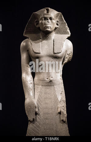 Berlin. L'Allemagne. Prier statue d'Amenemhat III, pharaon égyptien Neues Museum. (Règne : ca. 1860 BC - ca. 1814 avant J.-C.), période du Moyen Empire, Dynasty 12 Banque D'Images