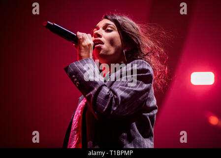 Torino, Italie. 24Th Mar, 2019. Le chanteur et compositeur canadien Michel Cara en live sur scène à la Pala millares de Turin, l'ouverture à la visite de Shawn Mendes dans un complet complet arena. Credit : Alessandro Bosio/Pacific Press/Alamy Live News Banque D'Images