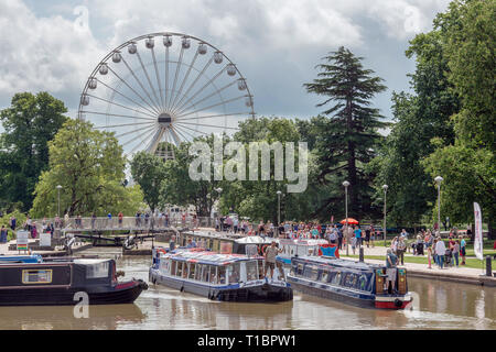 Bassin du canal & bateaux Stratford Upon Avon Banque D'Images