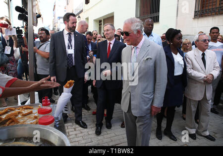 Le Prince de Galles et la duchesse de Cornouailles visite guidée de la vieille ville de La Havane, Cuba, au cours d'un voyage historique qui célèbre les liens culturels entre le Royaume-Uni et l'État communiste. Banque D'Images