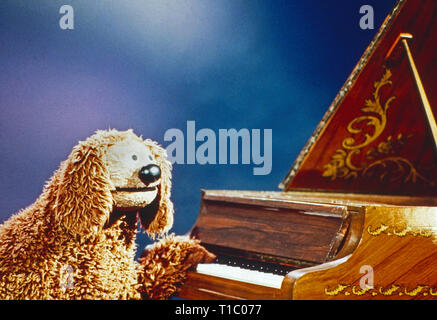 Le Muppet Show, Fernsehserie, USA/Großbritannien 1976 - 1981, un Rowlf Comedyshow Puppe mit seinem Flügel. Banque D'Images