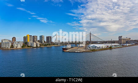 L'Anzac Bridge est un 8 voies pont à haubans enjambant la Baie Johnstons entre Pyrmont et Glebe Island (partie de la banlieue de Rozelle), à proximité de th Banque D'Images