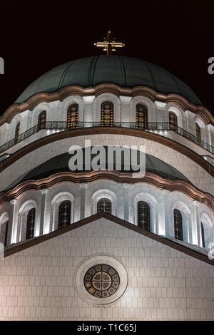 Close up, vue de la nuit, célèbre impressionnant, grand temple de Sveti Sava à Belgrade Banque D'Images