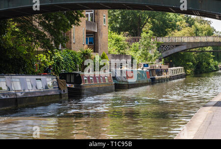 Bateaux sur Regents Canal,London, England, UK Banque D'Images