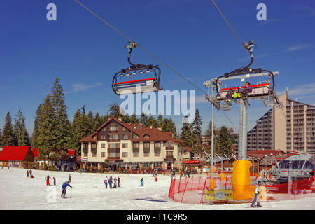 Près de la station de ski Borovets Samokov en Bulgarie montrant nouveau télésiège 6 places installé en 2018. Banque D'Images