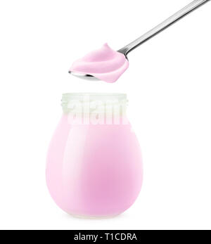 Yogourt aux bleuets isolés. Ouvrir un bocal en verre et d'une cuillerée de yogourt aux fruits frais isolé sur fond blanc avec clipping path Banque D'Images