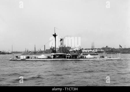 USS Miantonomoh Miantonomoh, le premier USS, premier navire de sa classe de double-double-vis, tourelles, ironclad, à coque en bois construit les moniteurs pour la marine des États-Unis pendant la guerre civile américaine Banque D'Images