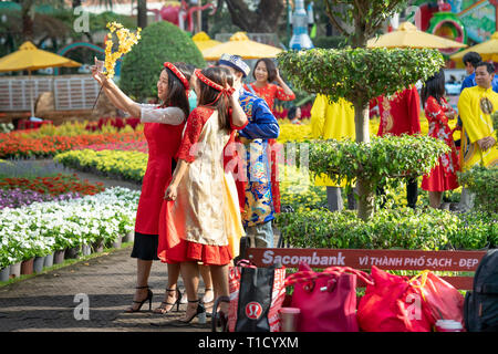 Parc Tao Dan, Hanoi, Vietnam - Février 31, 2019 : dans le Nouvel An lunaire, les Vietnamiens et les touristes étaient au parc Tao Dan heureusement pour profiter Banque D'Images