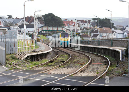 Classe 175 Diesel Coradia arrêter pour passagers à Deganwy, Nord du Pays de Galles en route vers terminus Llandudno Banque D'Images