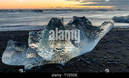 Les icebergs Jokulsarlon Iceberg sur plage (aka Diamond Beach), l'Islande Banque D'Images