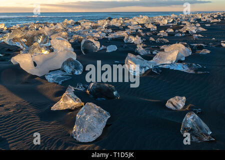 Les icebergs Jokulsarlon Iceberg sur plage (aka Diamond Beach), l'Islande Banque D'Images