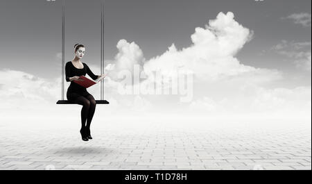 Jeune femme mime. Technique mixte Banque D'Images