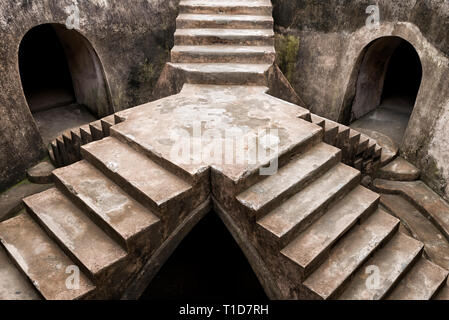 Sumur Gumuling les escaliers et les catacombes, partie de Taman Sari complexe dans Yogyakarta Banque D'Images