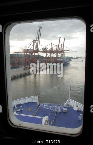 Baltic Container Terminal à Gdynia, Pologne. Le 25 mai 2008 © Wojciech Strozyk / Alamy Stock Photo Banque D'Images