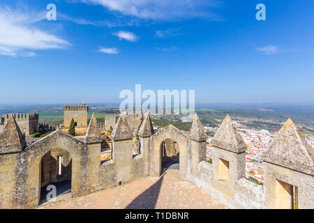 Le château d'Almodovar del Rio, Cordoba Province, Andalusia, Spain. Cette forteresse, d'origine arabe, appartenait à l'Califato de Cordoue. Banque D'Images