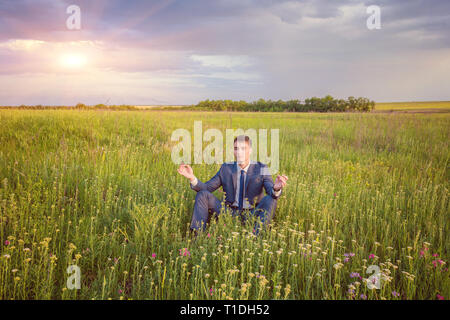 De calme relaxant lotus poser contre nature scene Banque D'Images