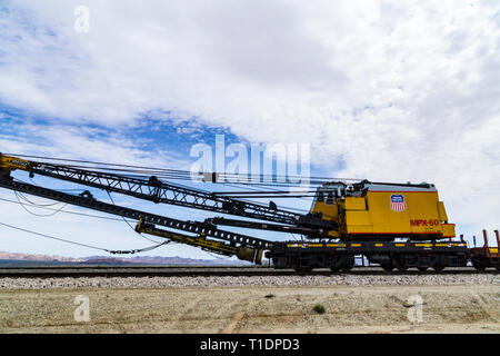 Union Pacific Railroad équipements de maintenance sur une voie de garage dans la Vallée impériale de la Californie Banque D'Images