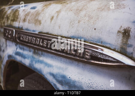 London, UK : vieille Chevrolet pickup semble hors de propos dans le district de Richmond. Banque D'Images