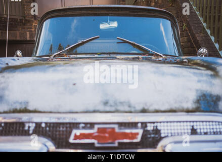 London, UK : vieille Chevrolet pickup semble hors de propos dans le district de Richmond. Banque D'Images