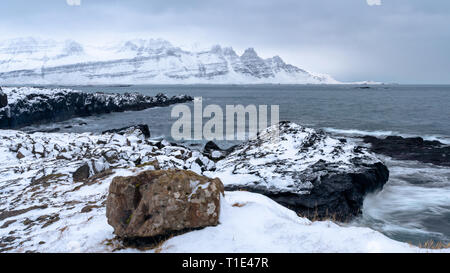 Moody Seascape, l'Islande en hiver Banque D'Images