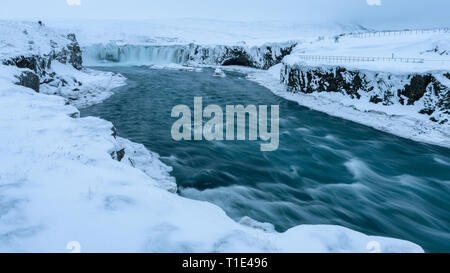En hiver, la cascade, l'Islande Godafoss Banque D'Images