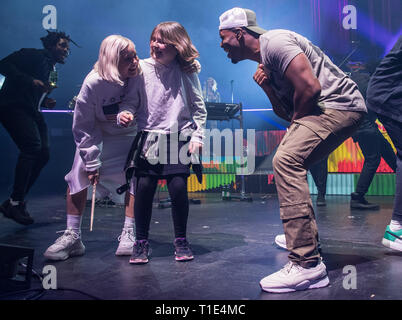 Anne-Marie et DJ Serrurier effectuer au Teenage Cancer Trust rudimentaire, Concert Royal Albert Hall, Londres. Banque D'Images