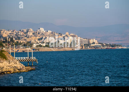 Tibériade, Israël du point de vue de la ville sur la rive de la mer de Galilée Banque D'Images