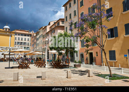 Toulon (sud-est de la France) : ' place de l'equerre ' square, district de Petit Chicago (Chicago) peu dans la basse ville *** *** légende locale Banque D'Images