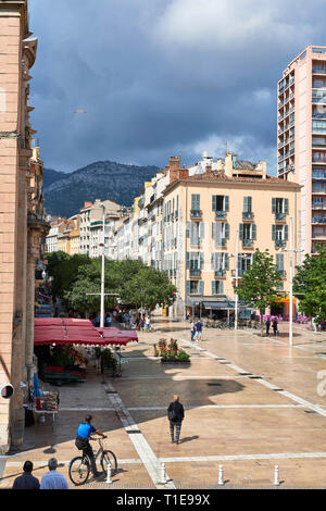 Toulon (sud-est de la France) : ' place Louis-Blanc ' square dans le centre-ville légende locale *** *** Banque D'Images