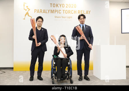 Lundi. Mar 25, 2019. (L à R) Tokujin Yoshioka, Aki Taguchi, Shintaro Ikeda, 25 mars 2019 : Les Jeux Paralympiques de 2020 de Tokyo est titulaire d'un comité d'organisation olympique Relais de la conférence de presse pour annoncer la conception de la flamme, de l'emblème et le relais des calendriers pour la Tokyo 2020 Relais de la flamme paralympique à Tokyo, Japon, le lundi 25 mars, 2019. Credit : Naoki Morita/AFLO SPORT/Alamy Live News Banque D'Images