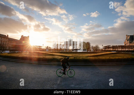 Paris. Mar 25, 2019. Photo prise le 25 mars 2019 montre la place du Carrousel à Paris, France. Credit : Zhang Cheng/Xinhua/Alamy Live News Banque D'Images